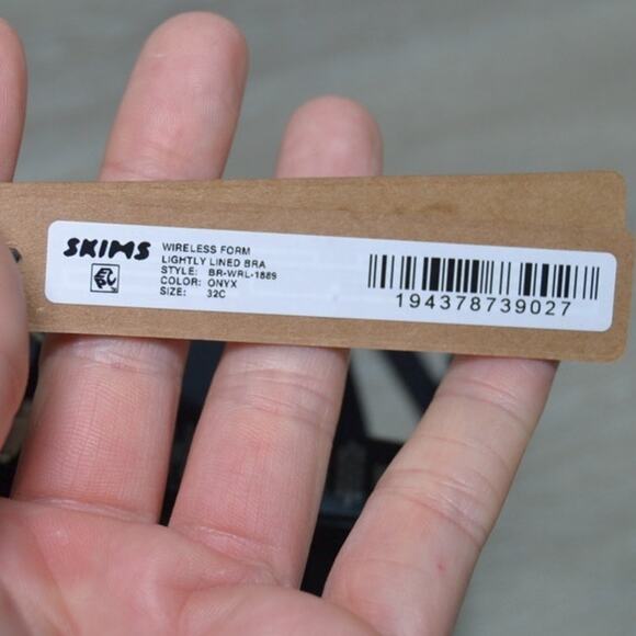 SKIMS Wireless Form Lightly Lined Onyx NWT Bra Size 32C - Picture 3 of 6